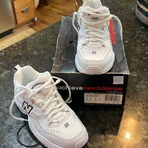New Balance 609 Women’s White Leather Cross Trainer Sneakers
